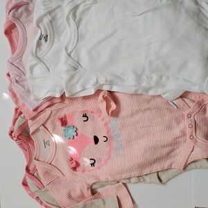 Gerber girl (7) Onesies short and long sleeves  Pinks mostly 6-9M